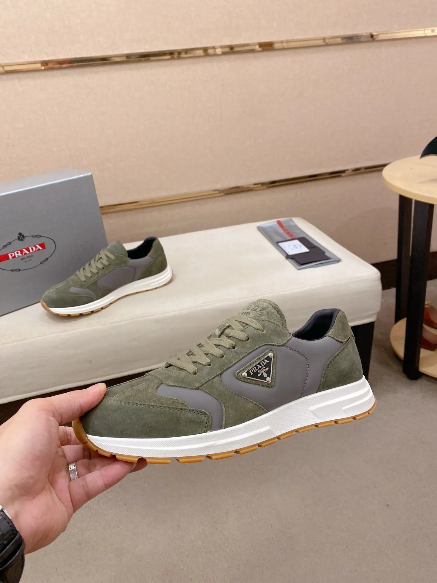 Men's Men's Shoes 💰 620💰 ✔️✔️✔️High version High-quality new PRADA (Prada) counters are launched simultaneously. The new men's shoes and 😘fabrics are selected from first-layer cowhide fabrics. Lining: Imported cowhide leather lining. 👍🏿High-end☄️Open-molded non-slip rubber outsole, exquisite lines, simple and elegant, comfortable and high-end for leisure travel. Code number: 38 to 45